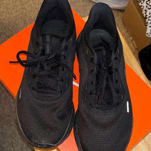 Nike Black Athletic Sneakers - Picture 3 of 9